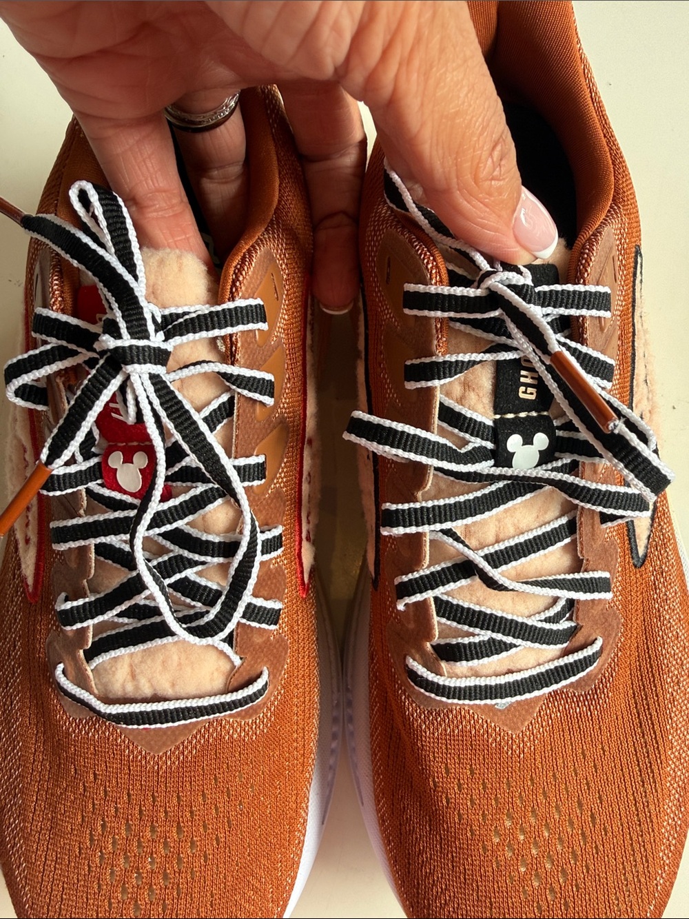 Brooks run Disney chip n dale sneakers size 7 - Picture 7 of 10